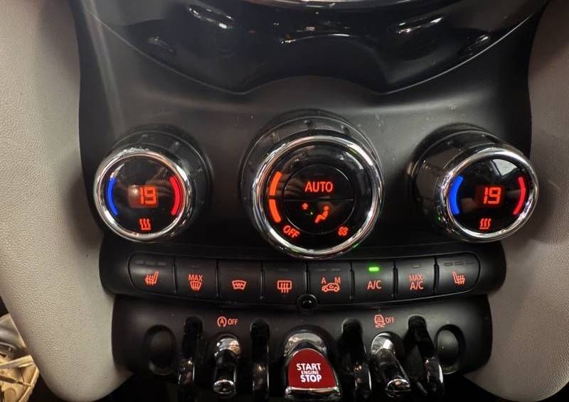 MINI Hatch 3 Portes Cooper D 116 ch BVA6 Finition Exquisite