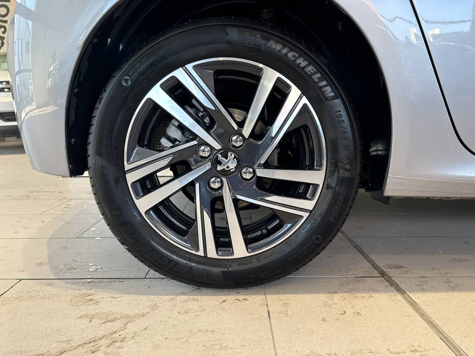 PEUGEOT 208 PureTech 130 S&S EAT8 Allure