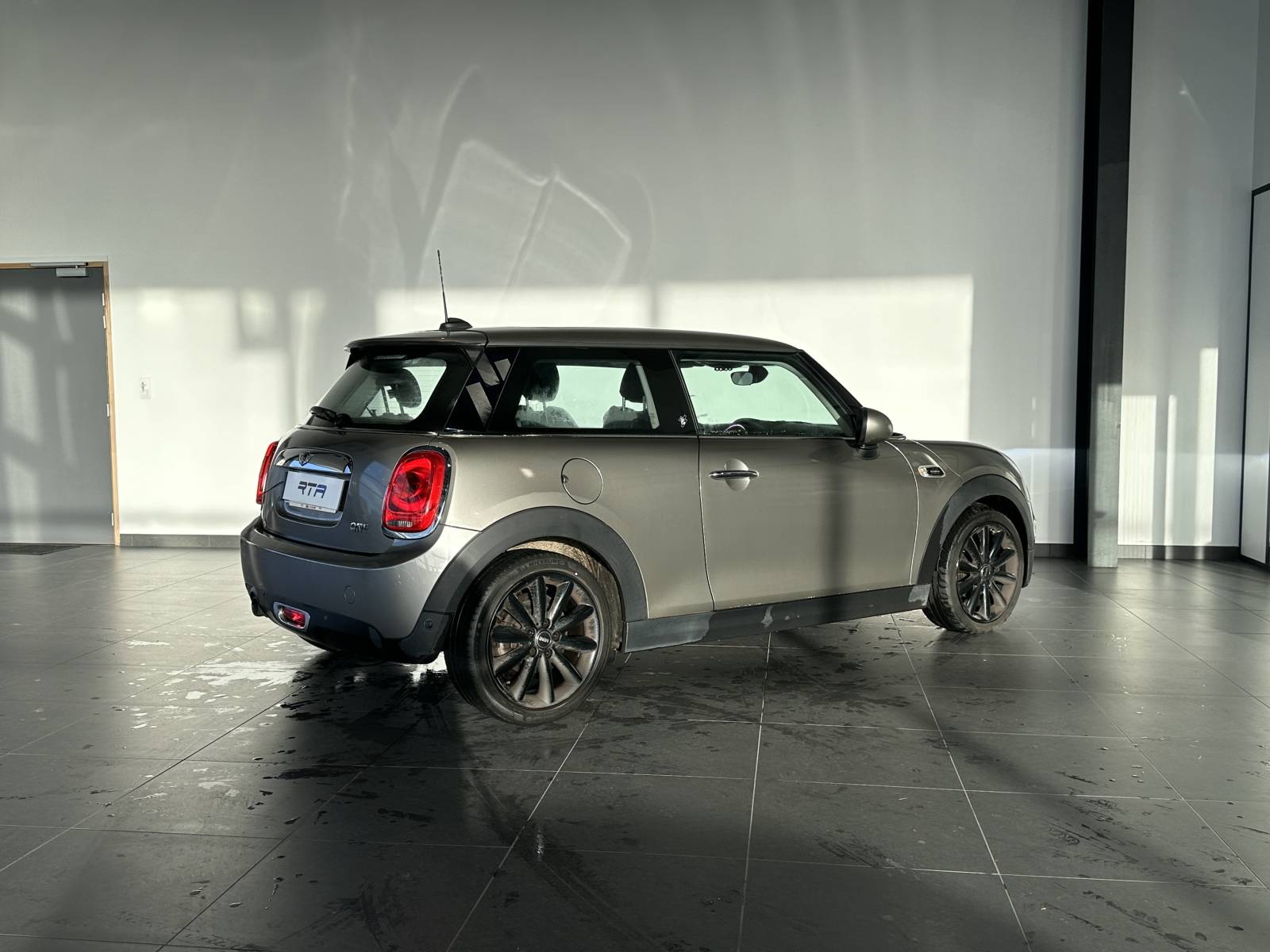 MINI Hatch 3 Portes One 102 ch Edition Blackfriars
