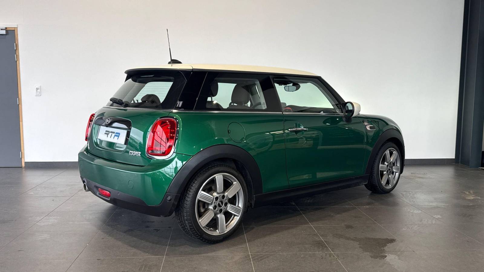 MINI HATCH 3 F56 COOPER 136CV BVA7 EDITION 60 YEARS